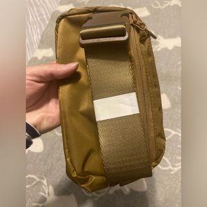 Lululemon everywhere belt bag